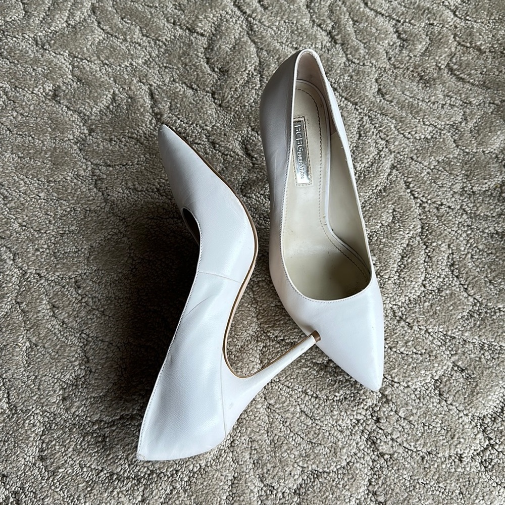 BCBG WHITE Women’s Heels Size 8